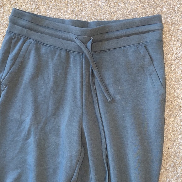 32 Degrees Cool capris size Small new without tags - Picture 3 of 9
